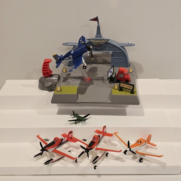 Disney Pixar Planes Shifters Flight School Playset - Picture 1 of 16